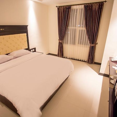 Same Hotel Malang Exterior photo