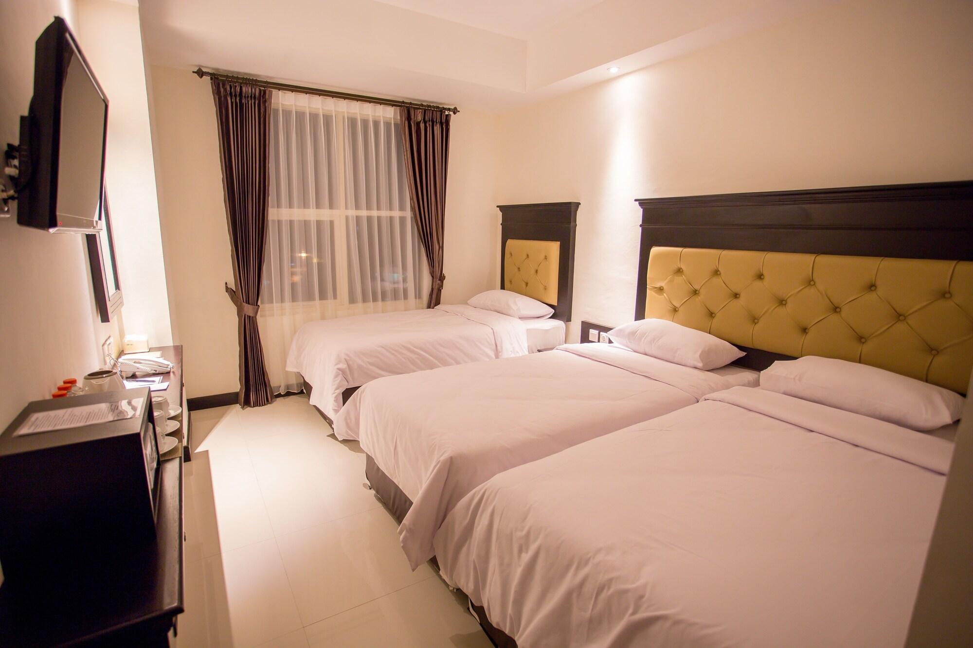 Same Hotel Malang Exterior photo