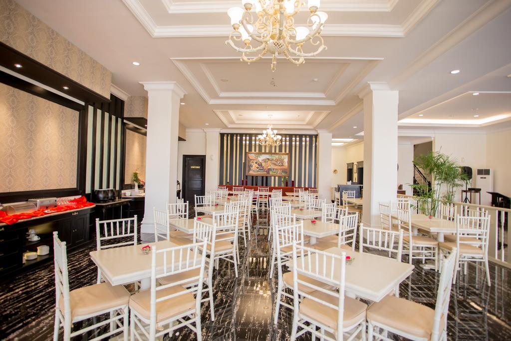 Same Hotel Malang Exterior photo