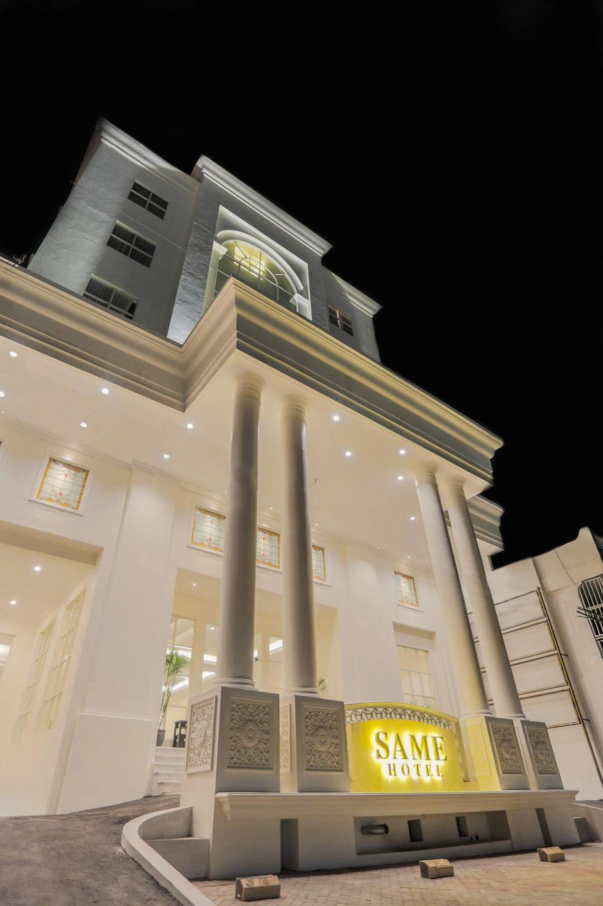 Same Hotel Malang Exterior photo