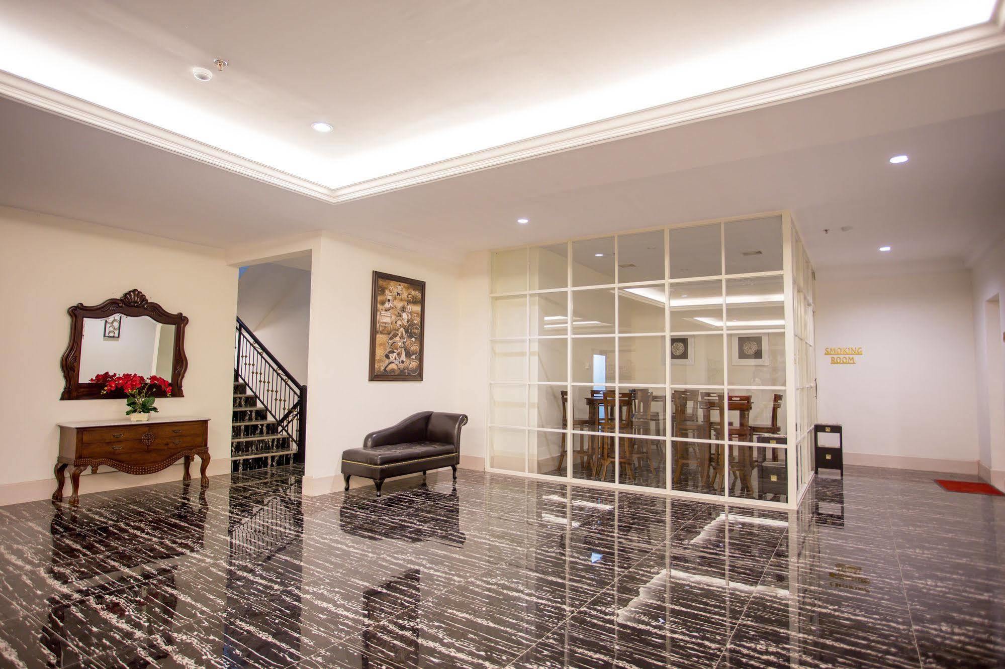 Same Hotel Malang Exterior photo
